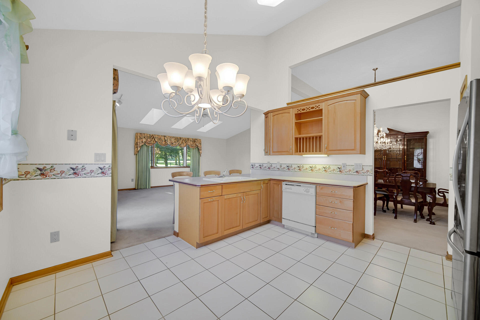 1521 Tamarack Drive