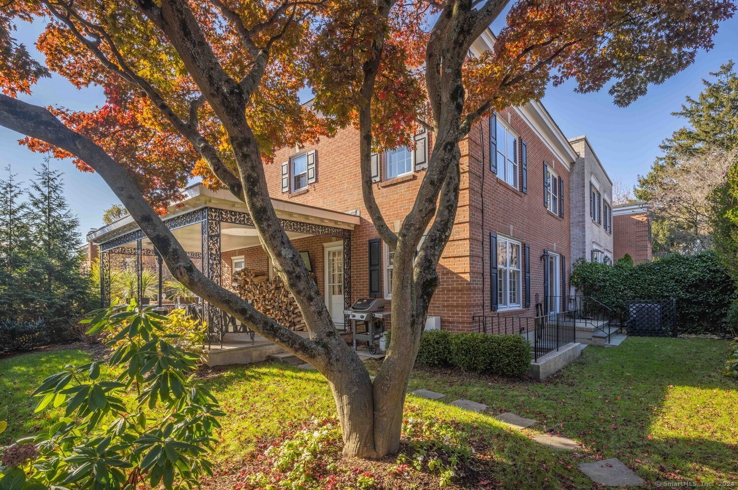 155 Field Point Road APT 5N
