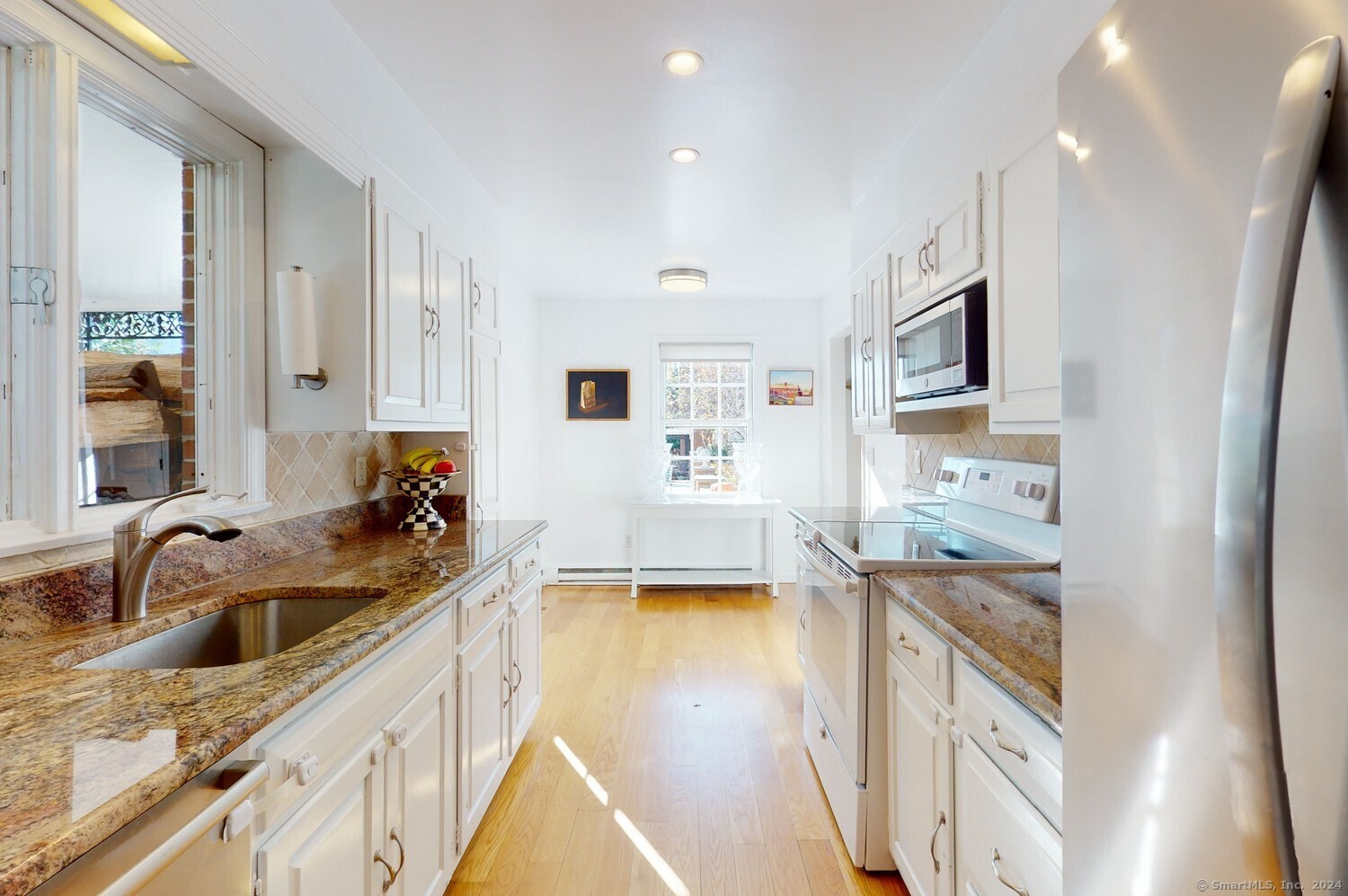 155 Field Point Road APT 5N