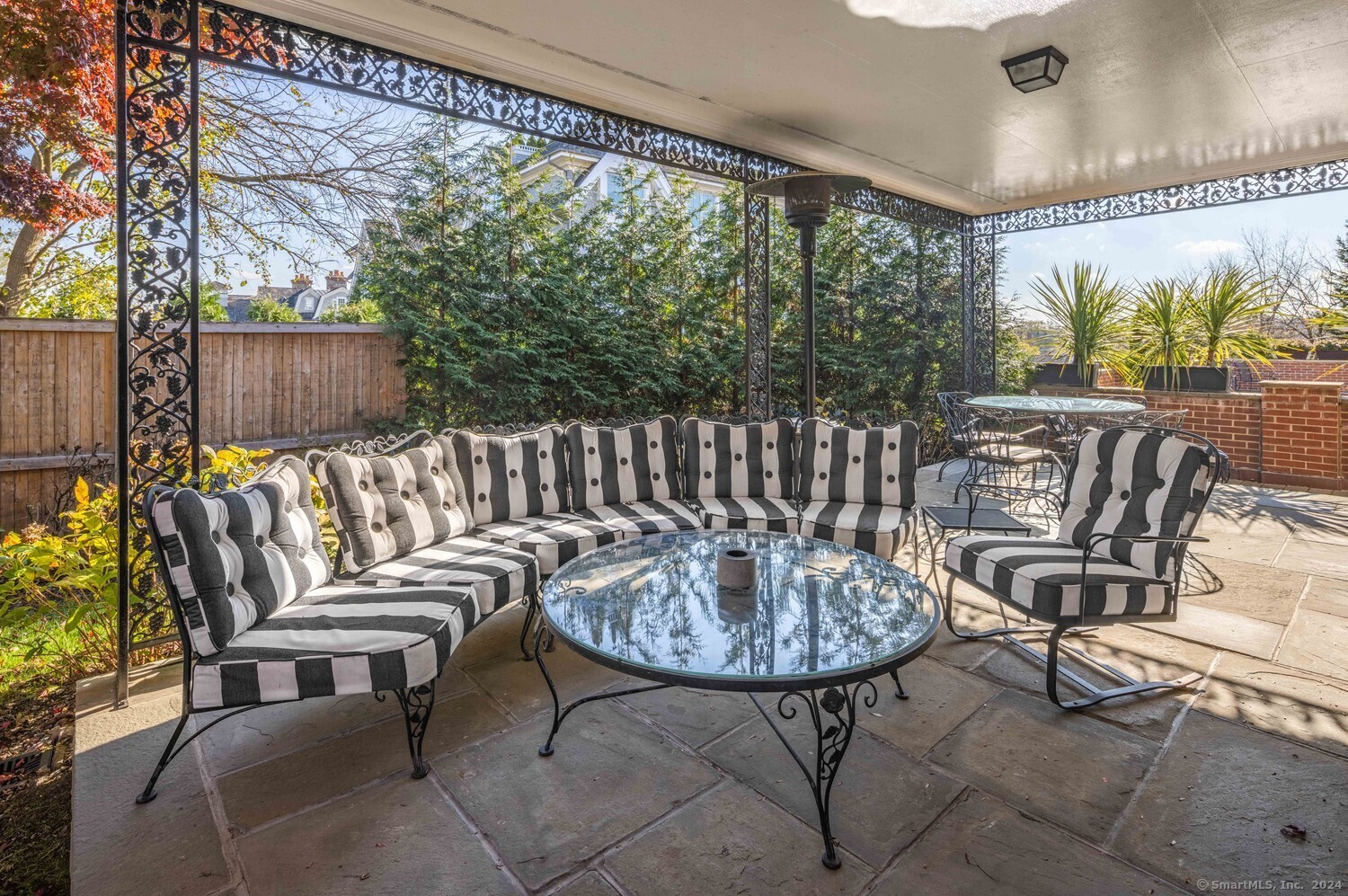155 Field Point Road APT 5N
