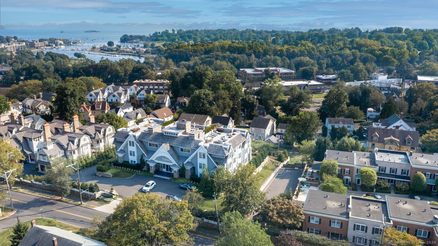 155 Field Point Road APT 5N