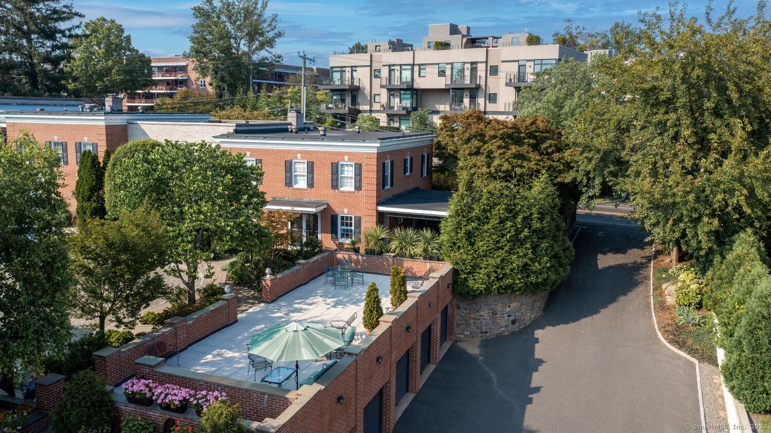 155 Field Point Road APT 5N