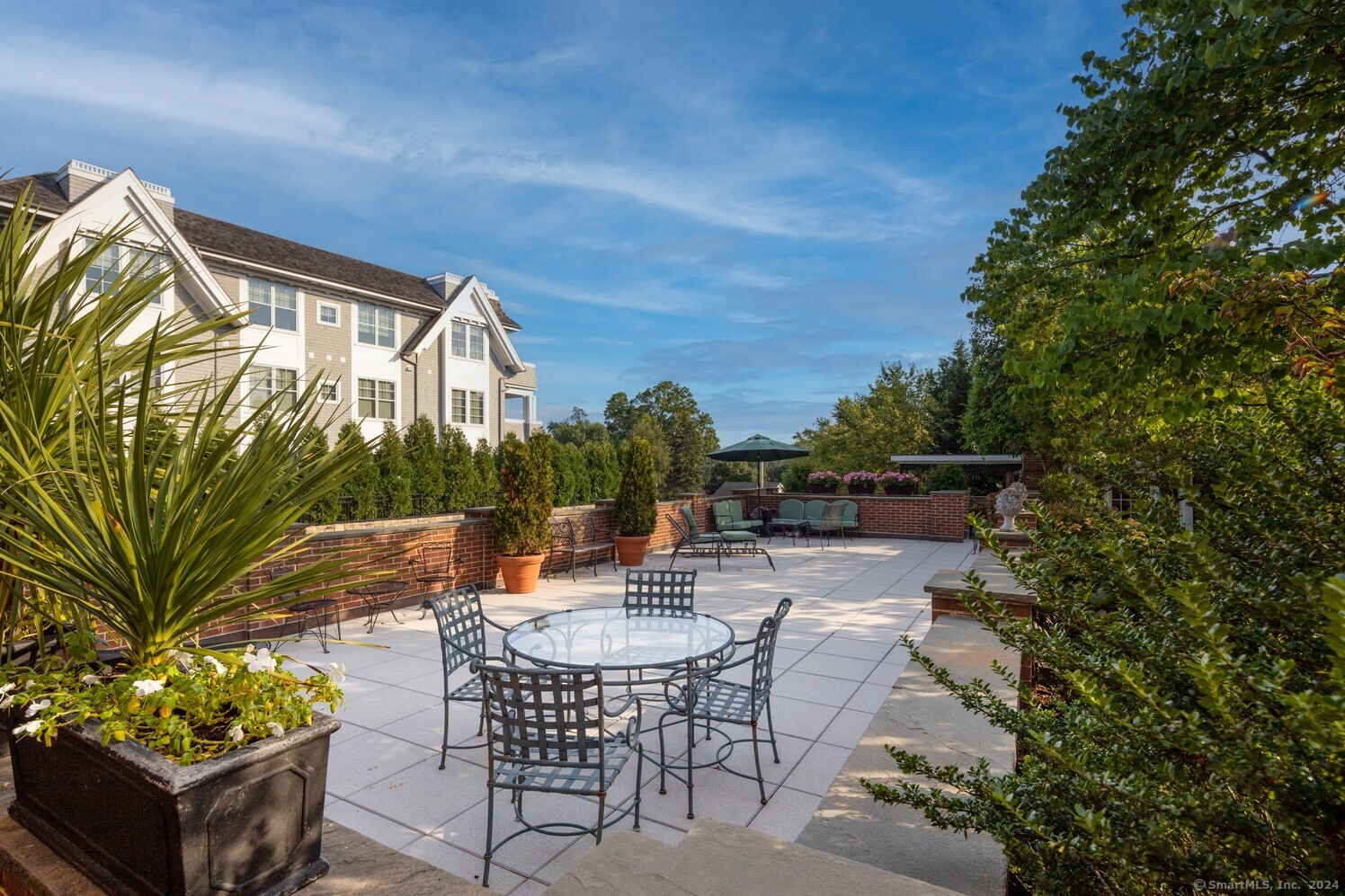 155 Field Point Road APT 5N