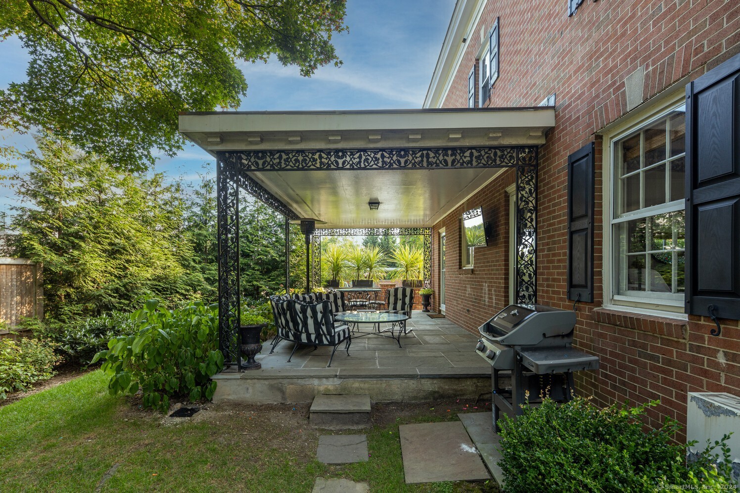 155 Field Point Road APT 5N