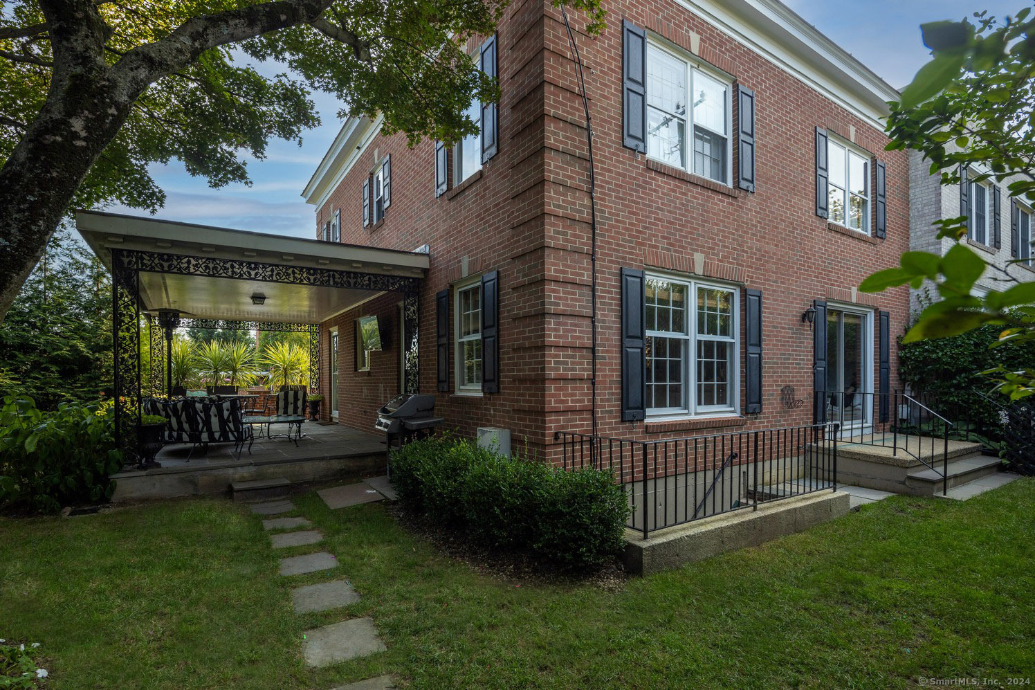 155 Field Point Road APT 5N
