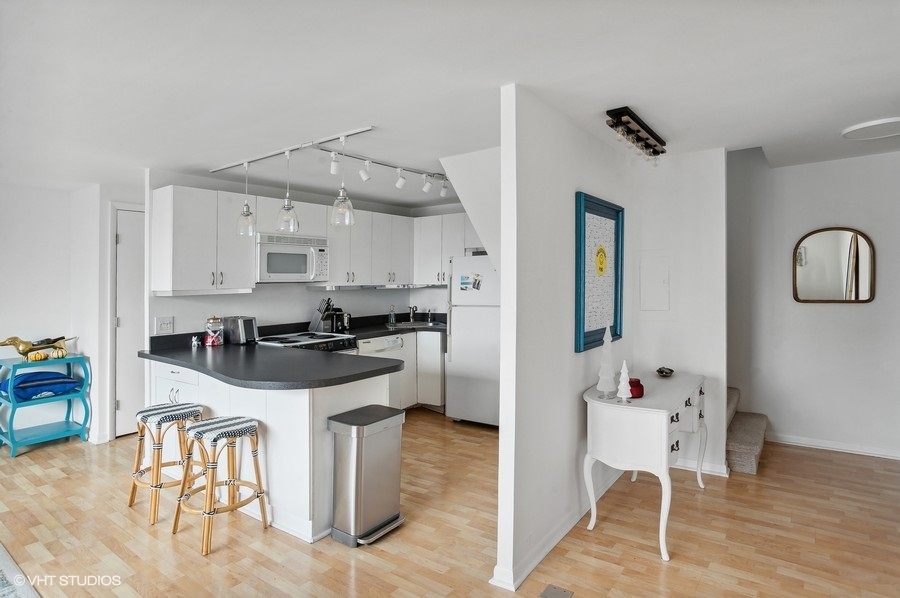 1221 N Dearborn Parkway Unit: PH10