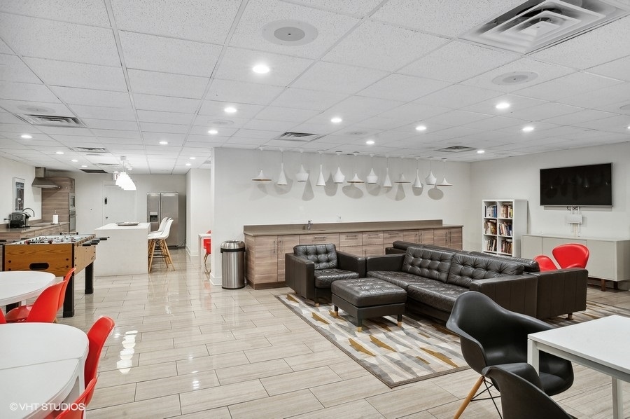 1221 N Dearborn Parkway Unit: PH10