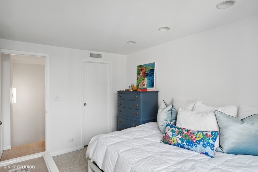 1221 N Dearborn Parkway Unit: PH10