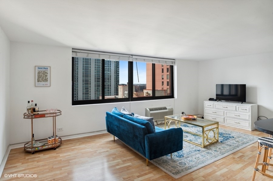 1221 N Dearborn Parkway Unit: PH10