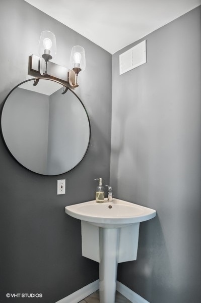 1221 N Dearborn Parkway Unit: PH10