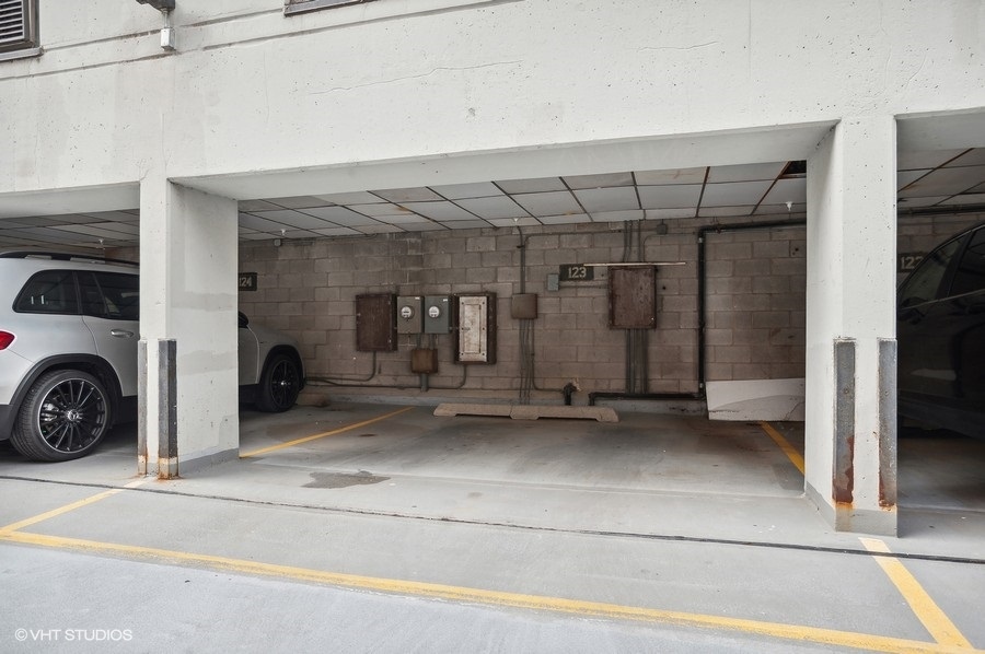 1221 N Dearborn Parkway Unit: PH10