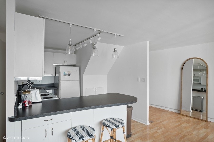 1221 N Dearborn Parkway Unit: PH10