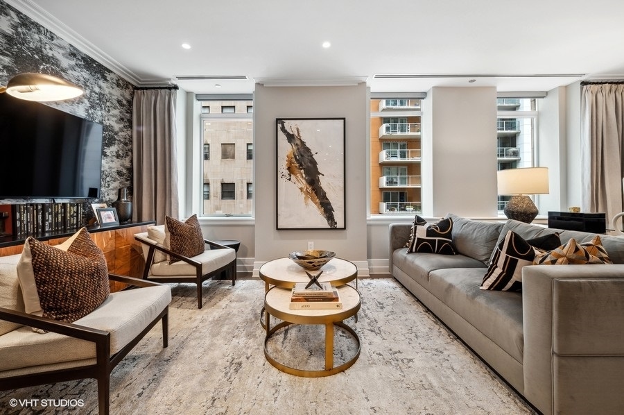 435 N Michigan Avenue Unit: 709