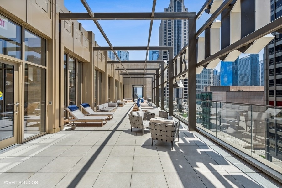 435 N Michigan Avenue Unit: 709