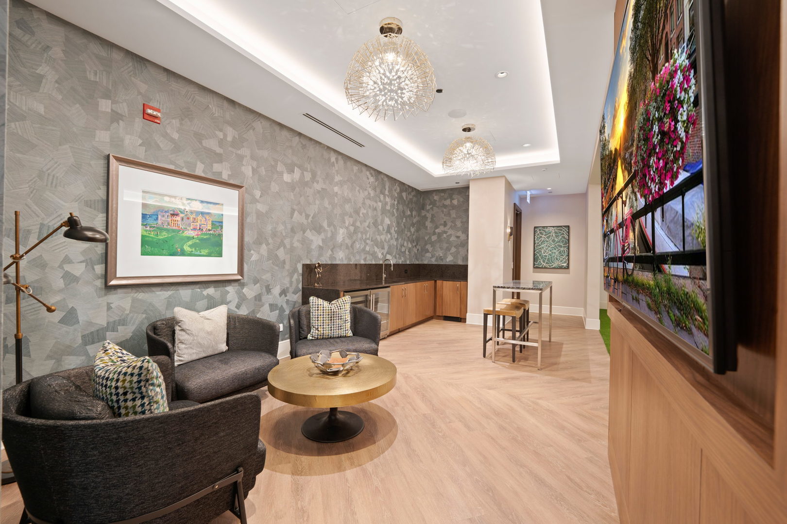 435 N Michigan Avenue Unit: 709