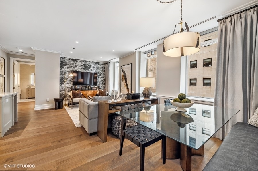 435 N Michigan Avenue Unit: 709