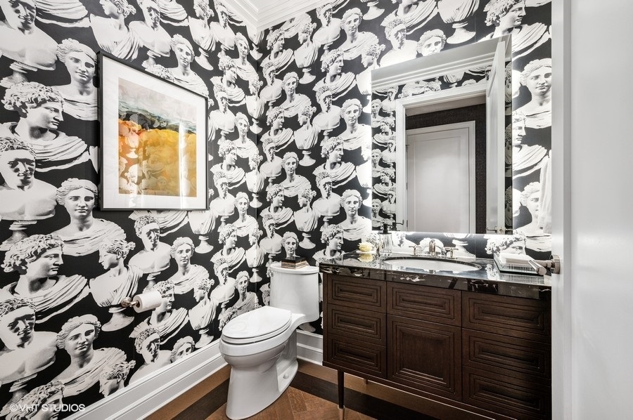 435 N Michigan Avenue Unit: 709