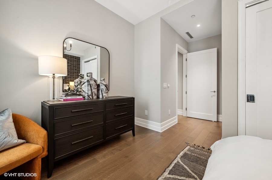 435 N Michigan Avenue Unit: 709