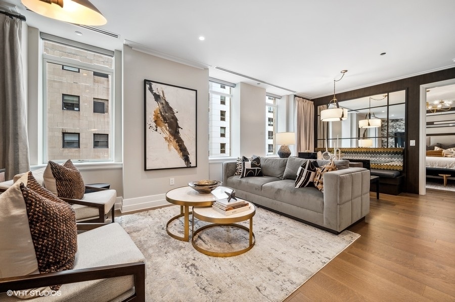 435 N Michigan Avenue Unit: 709