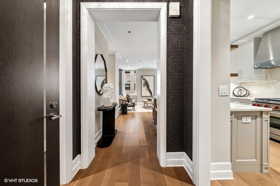 435 N Michigan Avenue Unit: 709