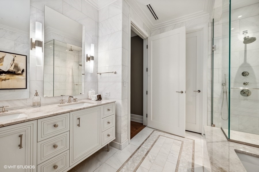 435 N Michigan Avenue Unit: 709