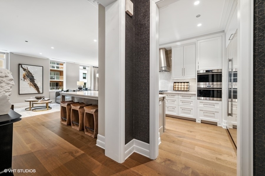 435 N Michigan Avenue Unit: 709