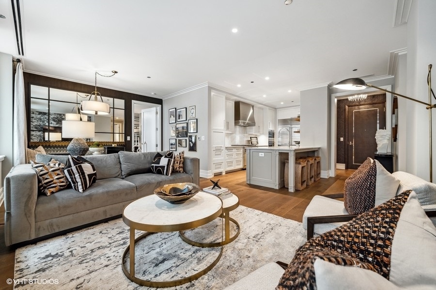 435 N Michigan Avenue Unit: 709