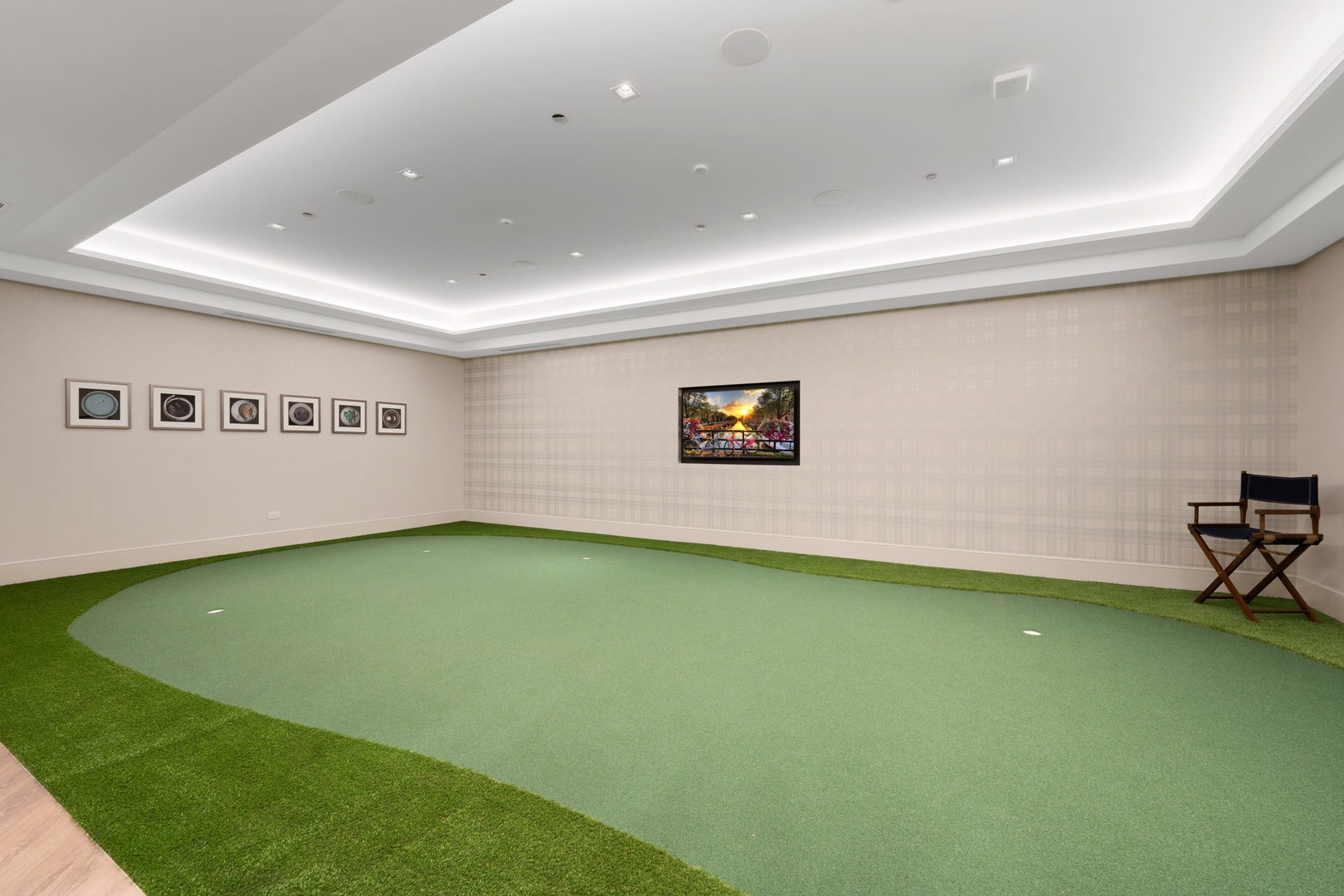 435 N Michigan Avenue Unit: 709