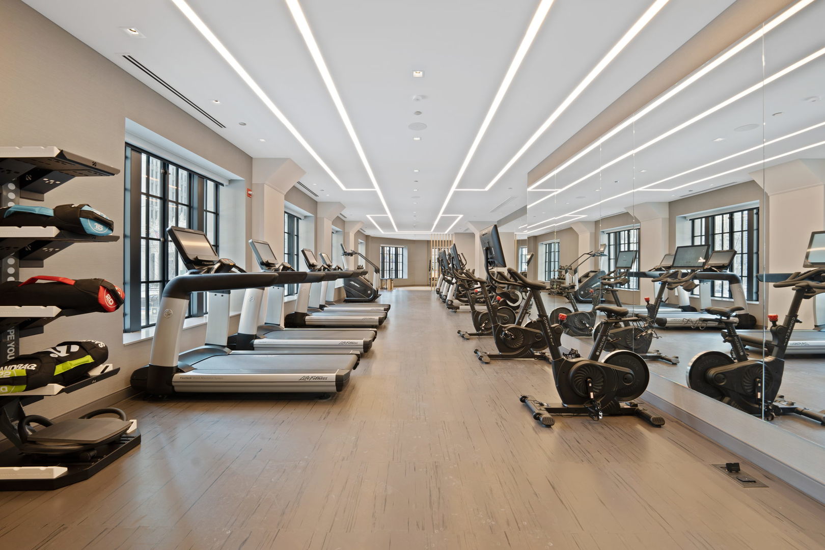 435 N Michigan Avenue Unit: 709