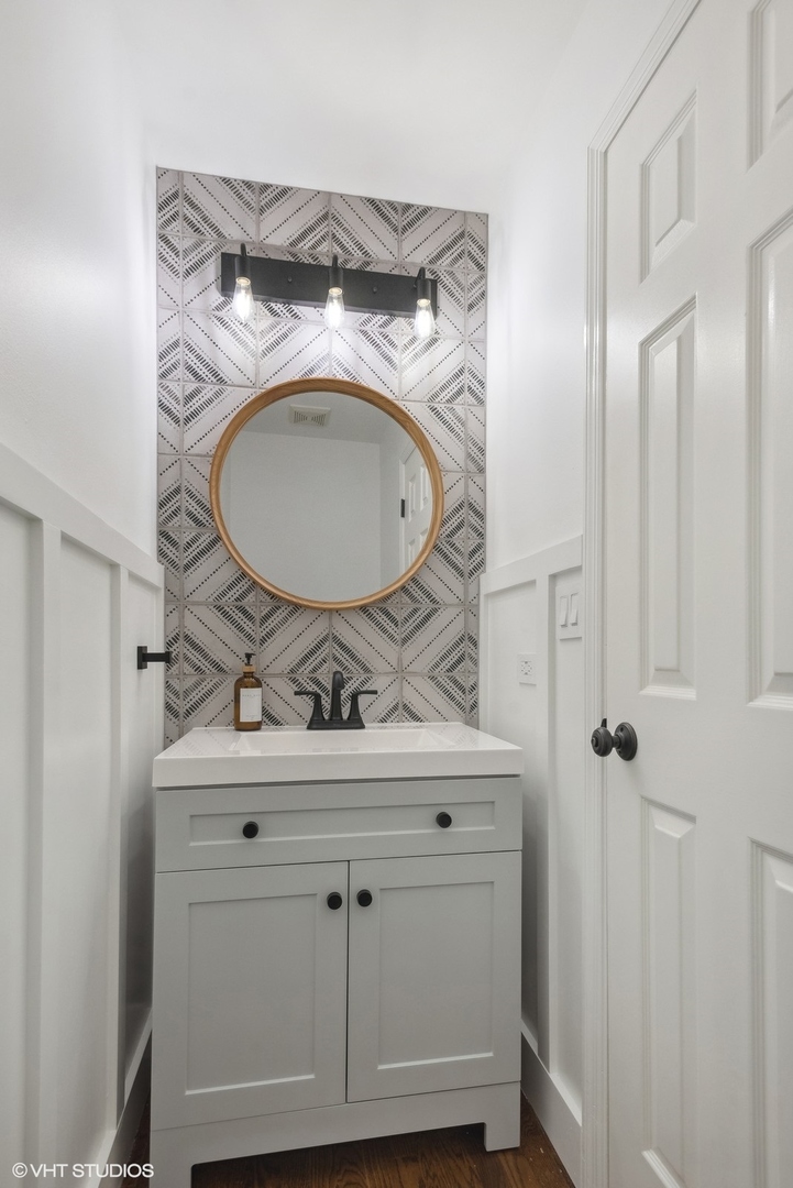 1241 W Fletcher Street Unit: C