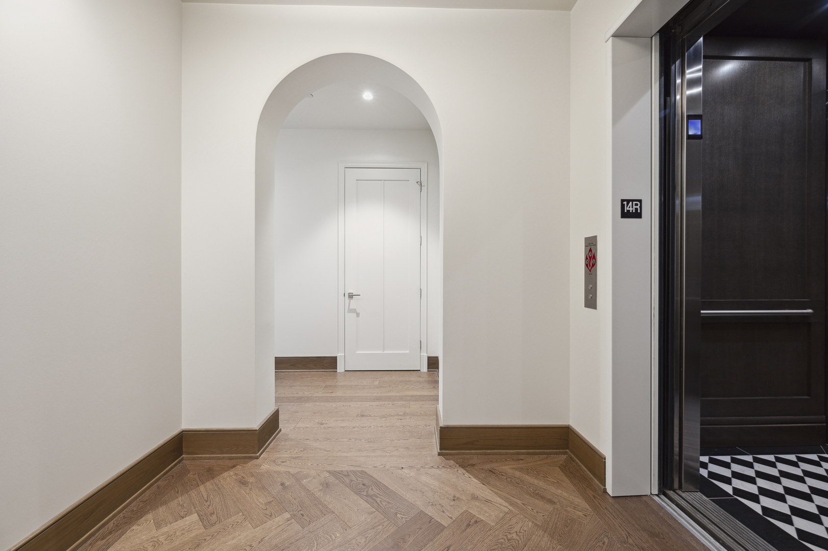 21 N May Street Unit: 1401