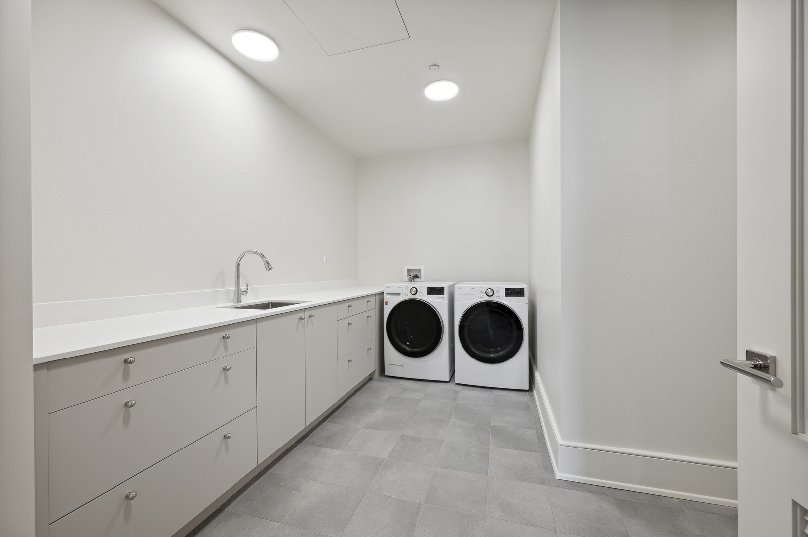 21 N May Street Unit: 1401