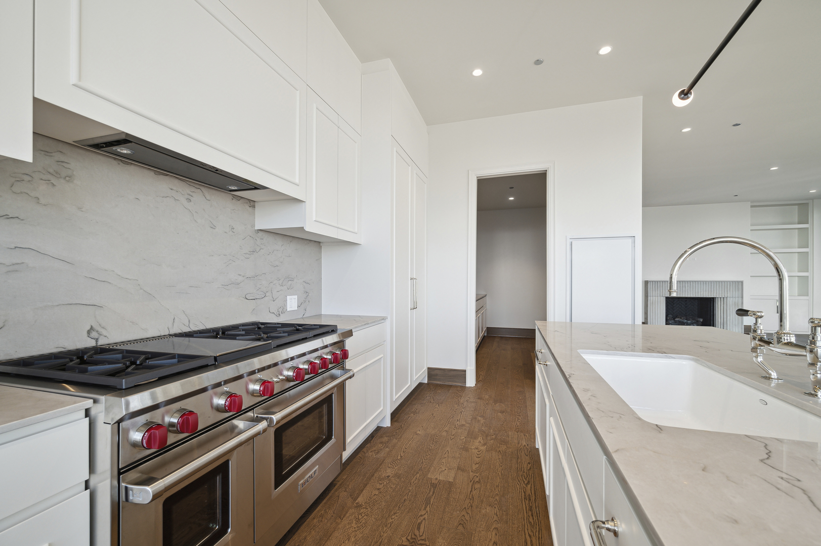 21 N May Street Unit: 1401