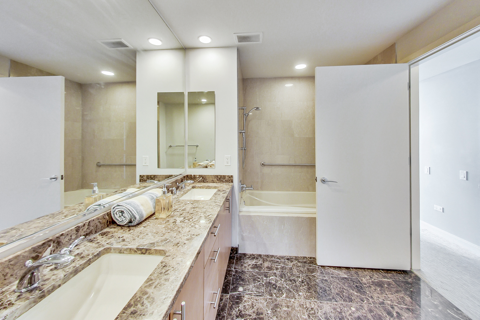 60 E Monroe Street Unit: 3803