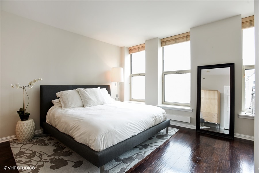 25 E Superior Street Unit: 2102