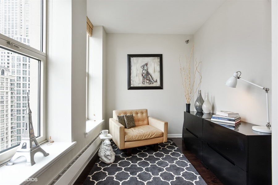 25 E Superior Street Unit: 2102