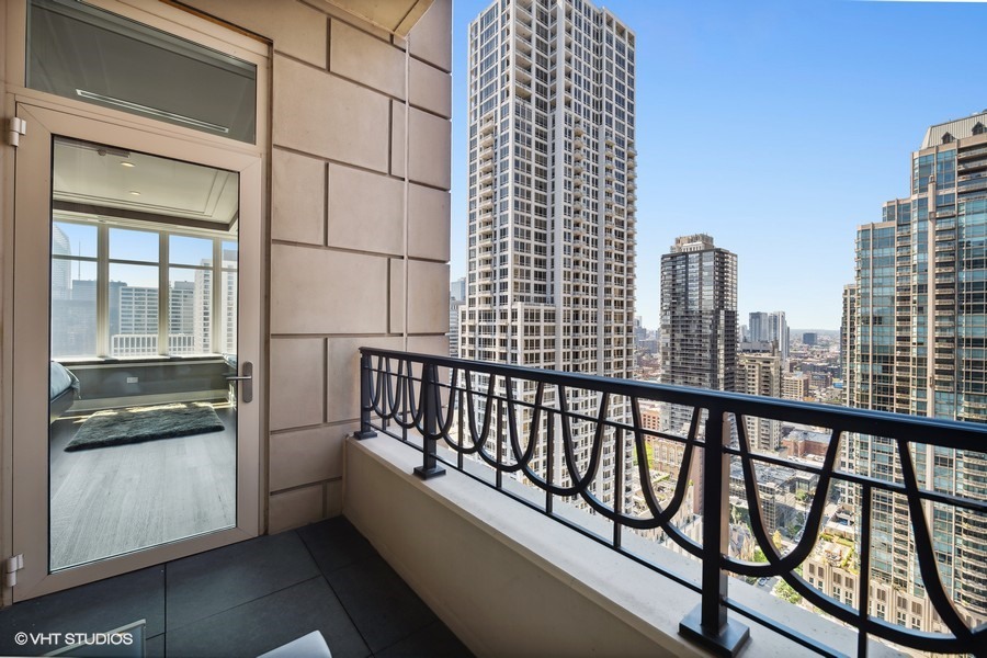 118 E Erie Street Unit: 32G