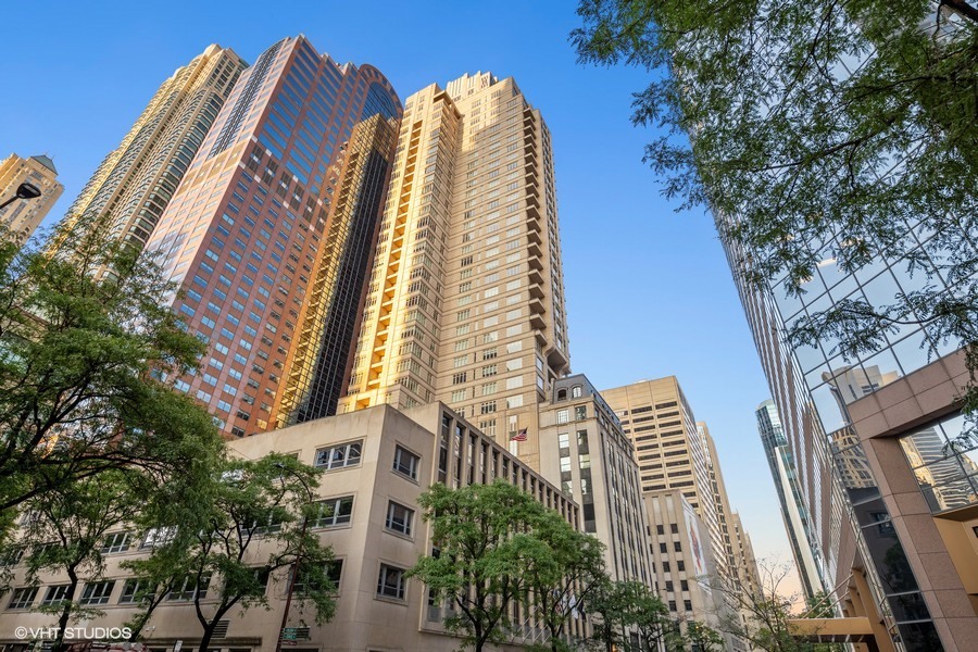 118 E Erie Street Unit: 32G