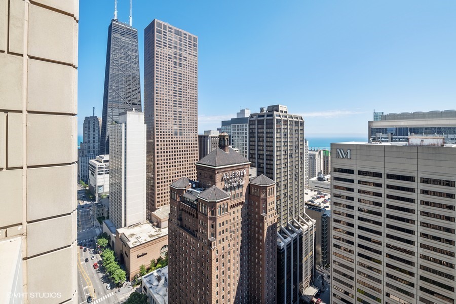 118 E Erie Street Unit: 32G