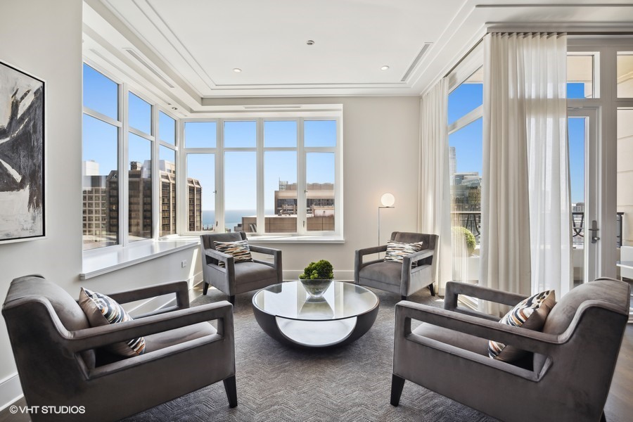 118 E Erie Street Unit: 32G