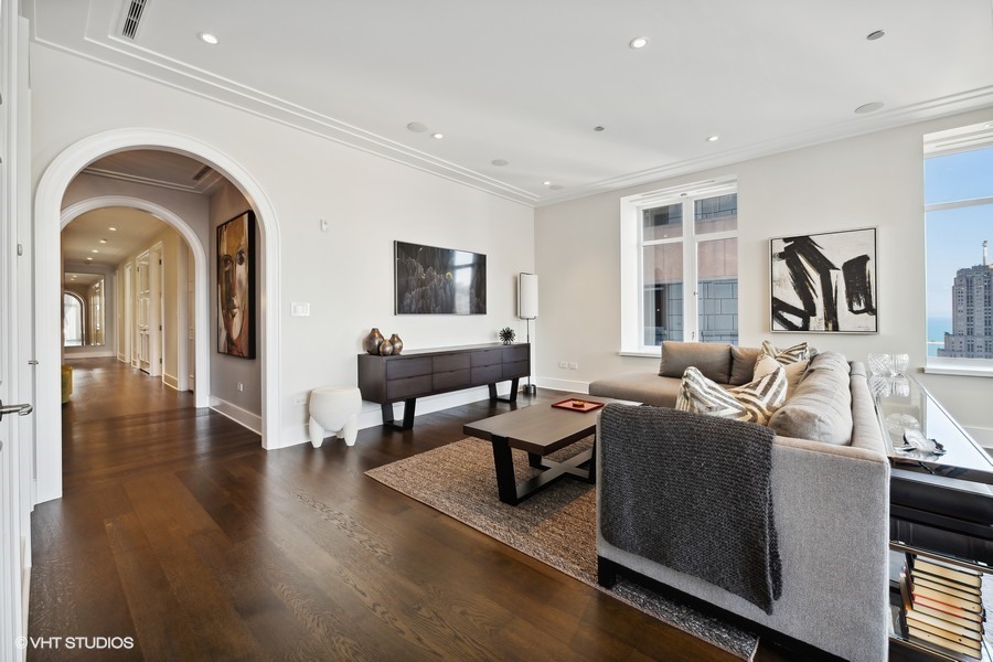118 E Erie Street Unit: 32G