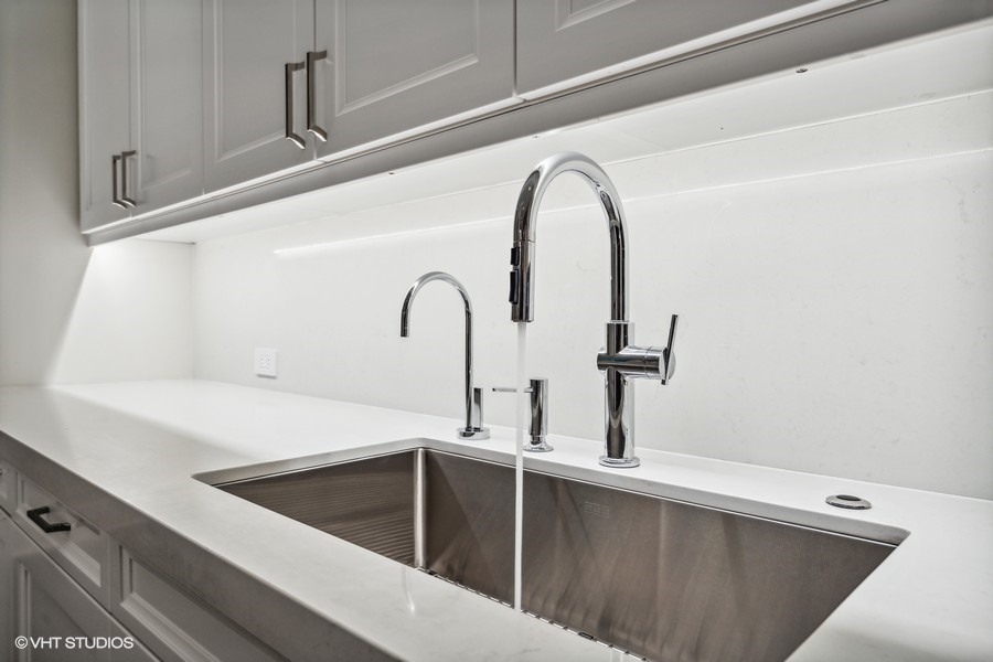 118 E Erie Street Unit: 32G