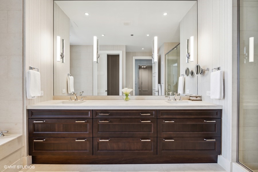 118 E Erie Street Unit: 32G