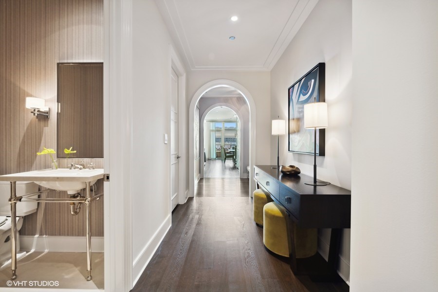 118 E Erie Street Unit: 32G