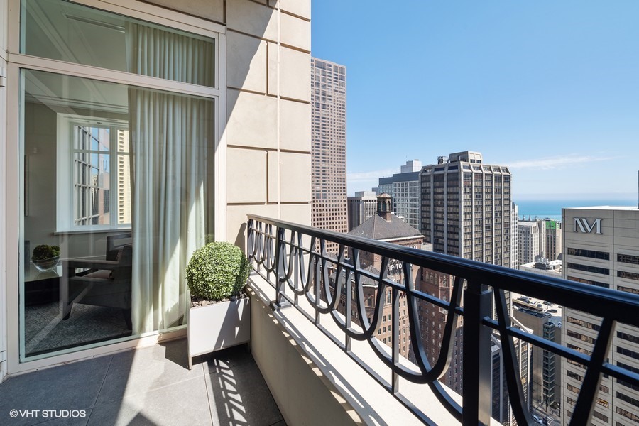 118 E Erie Street Unit: 32G
