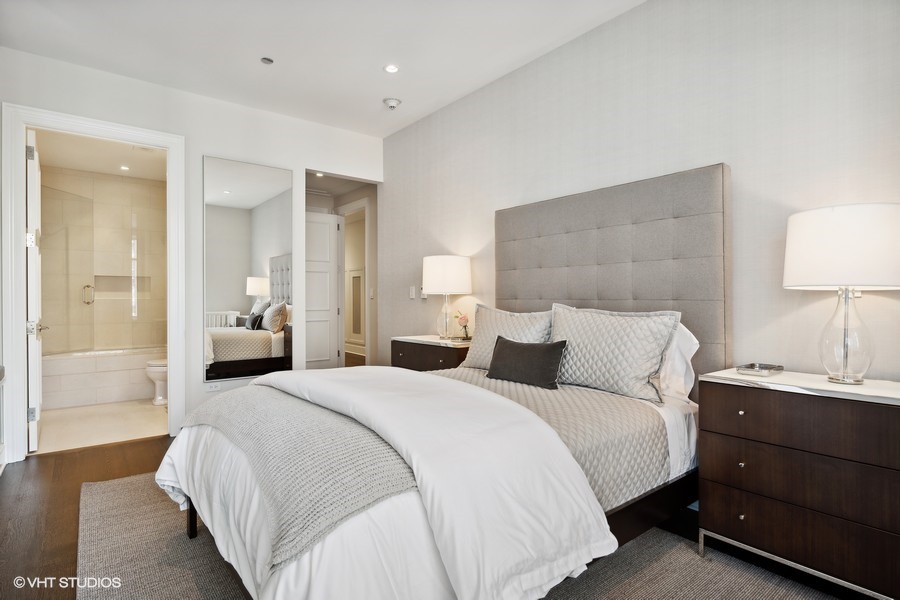 118 E Erie Street Unit: 32G