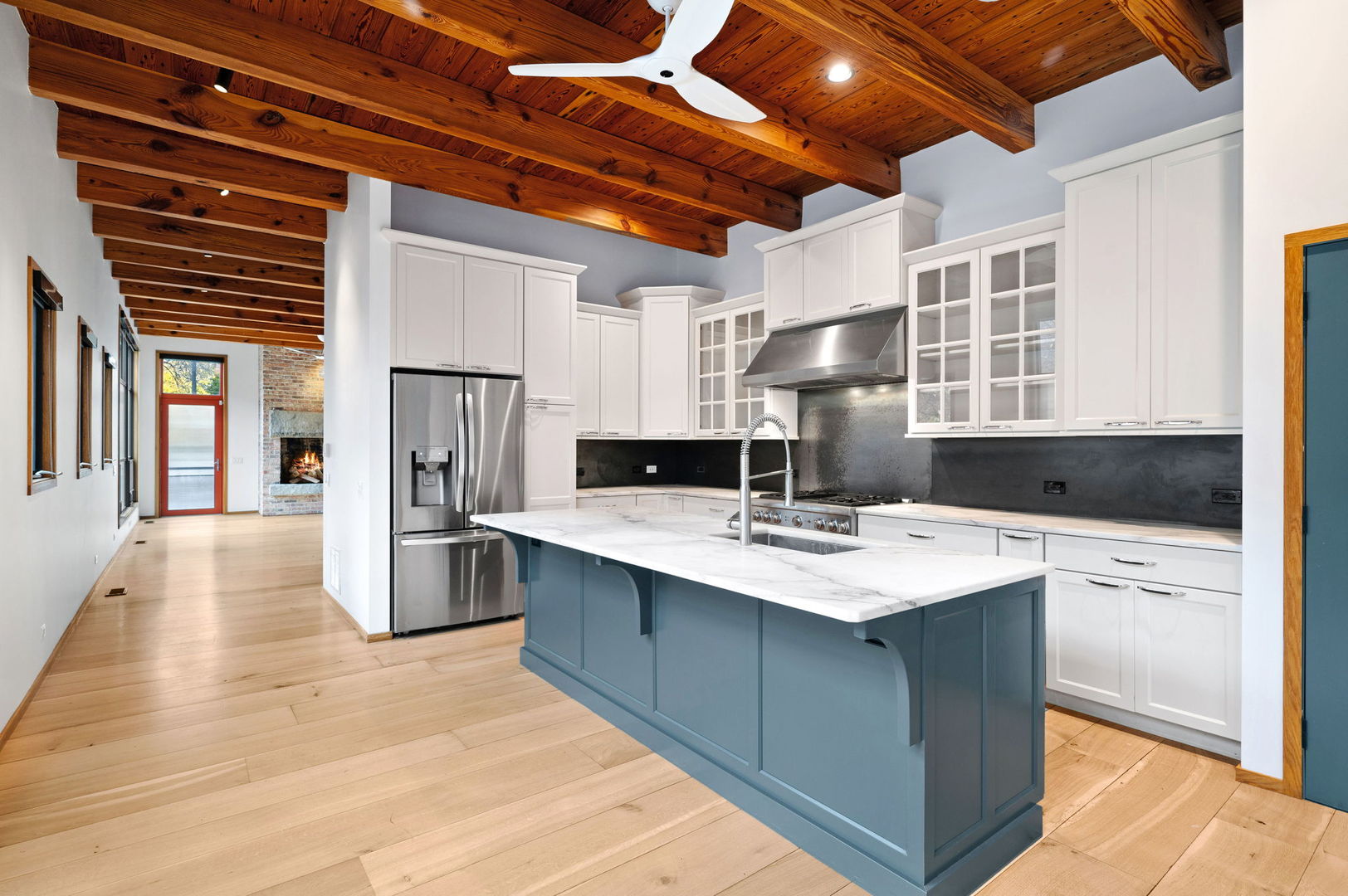 625 W ARMITAGE Avenue