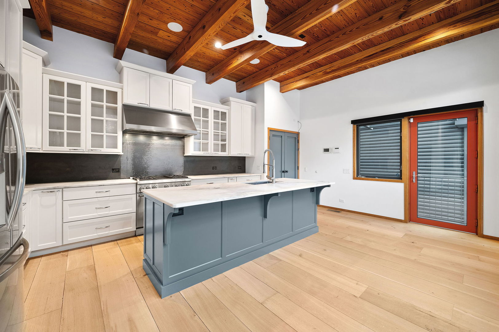 625 W ARMITAGE Avenue