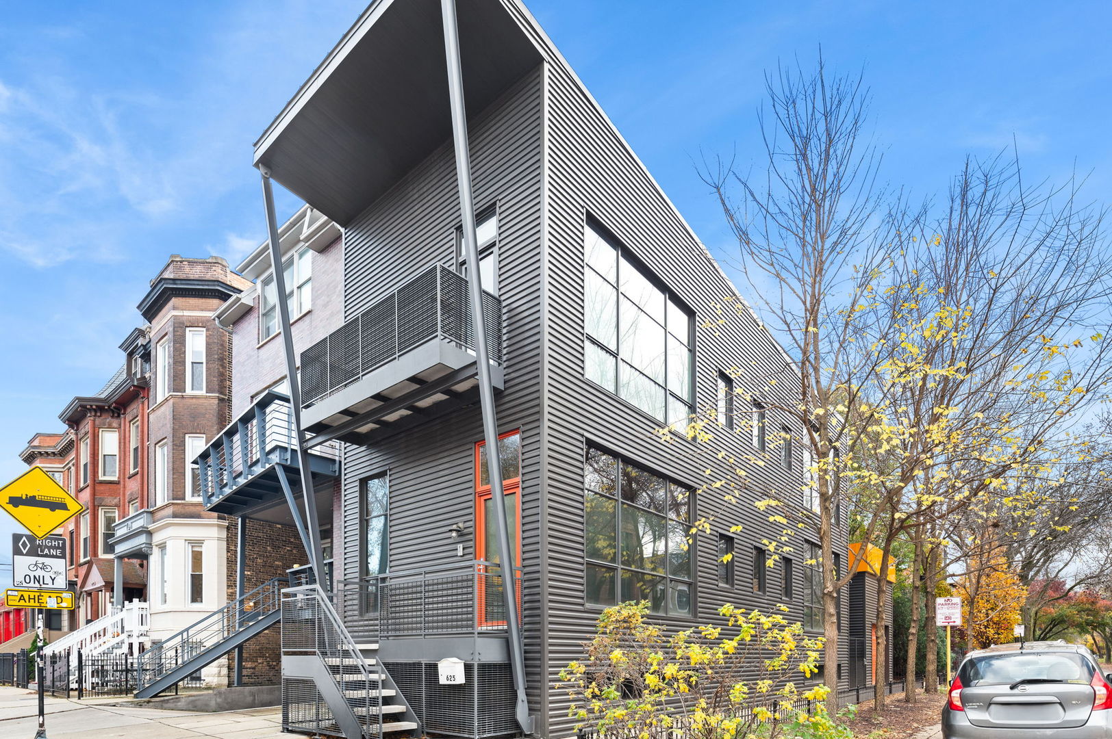 625 W ARMITAGE Avenue