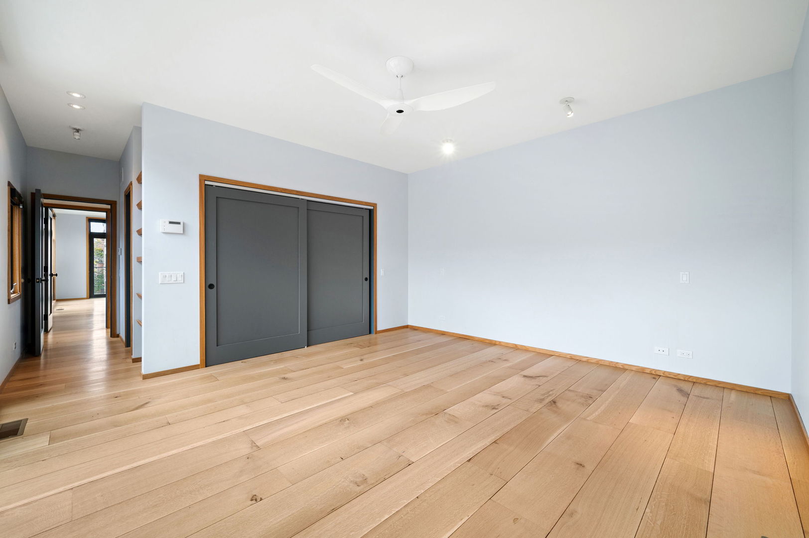 625 W ARMITAGE Avenue